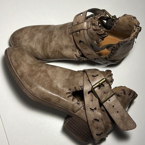 ✨Brown Rampage Booties With Side Buckle and Back Zipper✨ - Picture 2 of 9